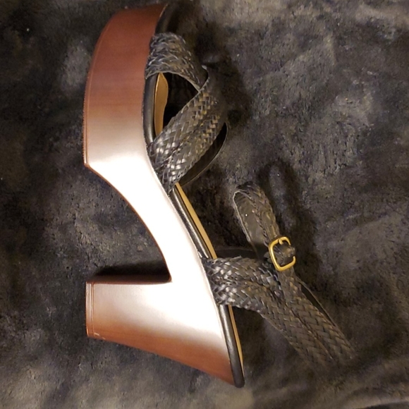 Sandals - Picture 2 of 6